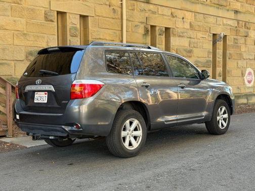 2010 Toyota Highlander SE
