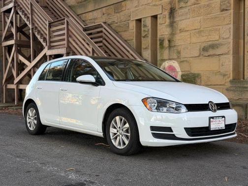 2016 Volkswagen Golf TSI S