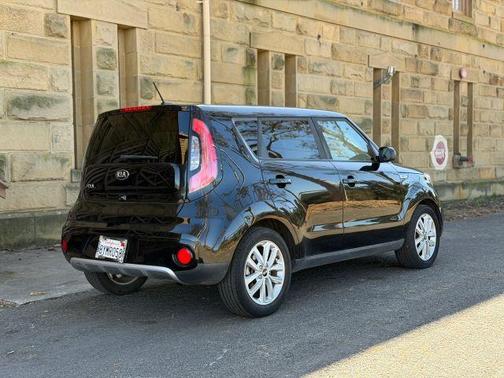 Black 2018 Kia Soul +