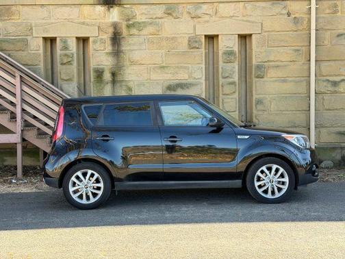 Black 2018 Kia Soul +