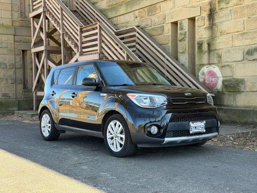 Black 2018 Kia Soul +