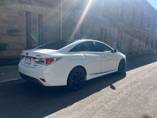 2015 Hyundai SONATA Hybrid Limited