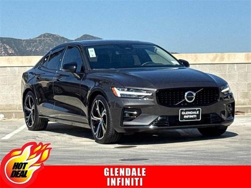 2023 Volvo S60 B5 Core Dark Theme