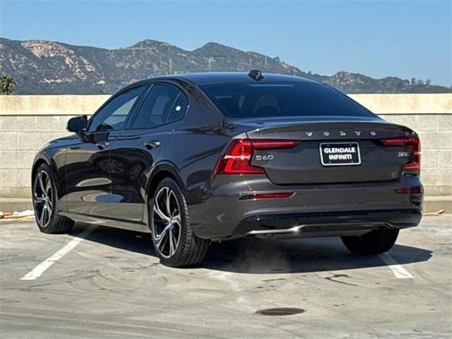 2023 Volvo S60 B5 Core Dark Theme