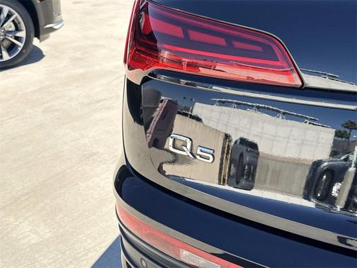 2023 Audi Q5 45 S line quattro Premium