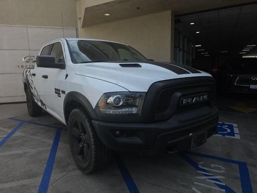 Bright White Clearcoat 2020 RAM 1500 Classic SLT