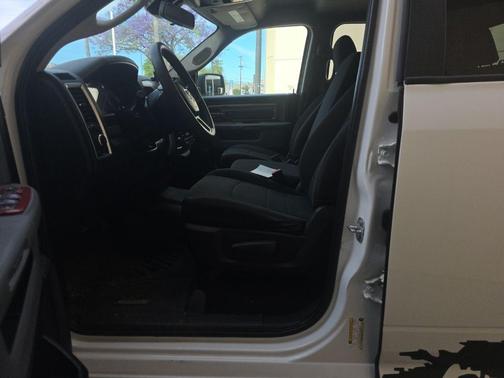 Bright White Clearcoat 2020 RAM 1500 Classic SLT