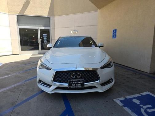 2022 INFINITI Q60 LUXE