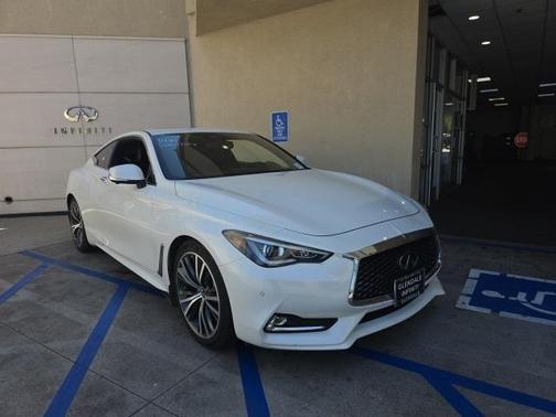 2022 INFINITI Q60 LUXE