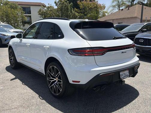 Carrara White Metallic 2024 Porsche Macan Base