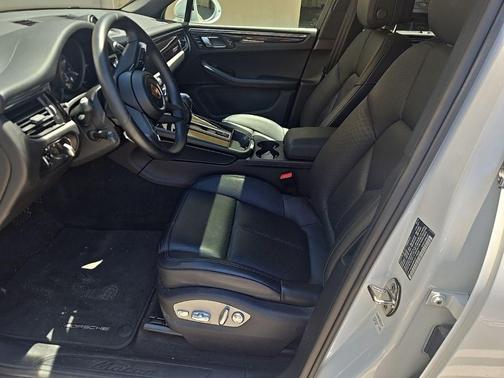 Carrara White 2024 Porsche Macan Base