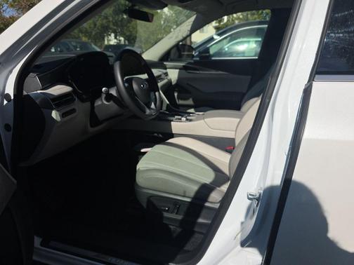 Radiant White 2026 INFINITI QX60 Pure
