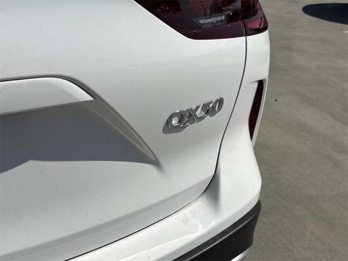 2025 INFINITI QX50 Luxe