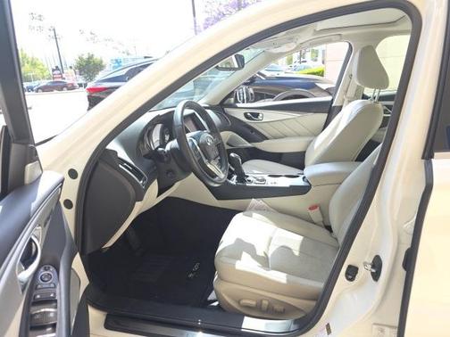2022 INFINITI Q50 LUXE