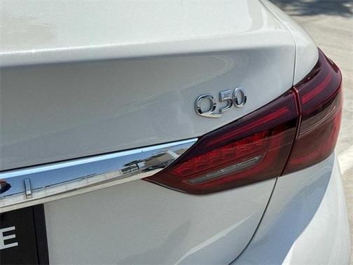 2022 INFINITI Q50 LUXE
