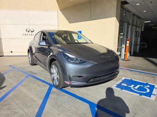 2023 Tesla Model Y Base