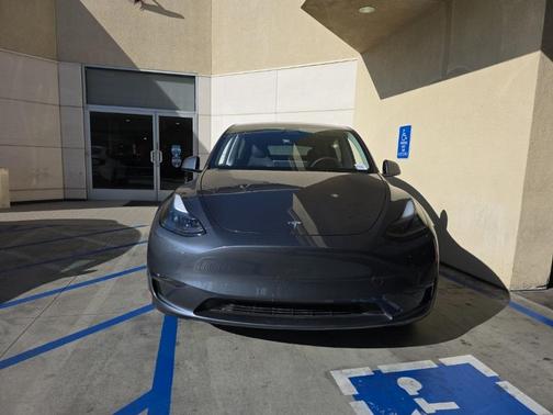 2023 Tesla Model Y Base