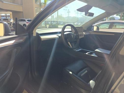 2023 Tesla Model Y Base