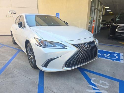 White 2025 Lexus ES 300h Base