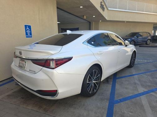 White 2025 Lexus ES 300h Base