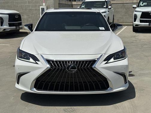 Eminent White Pearl 2025 Lexus ES 300h Base