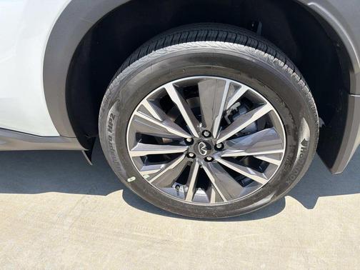 Radiant White 2027 INFINITI QX60 Luxe