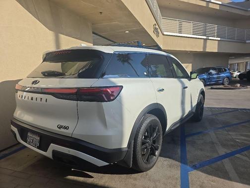 Majestic White 2025 INFINITI QX60 Luxe