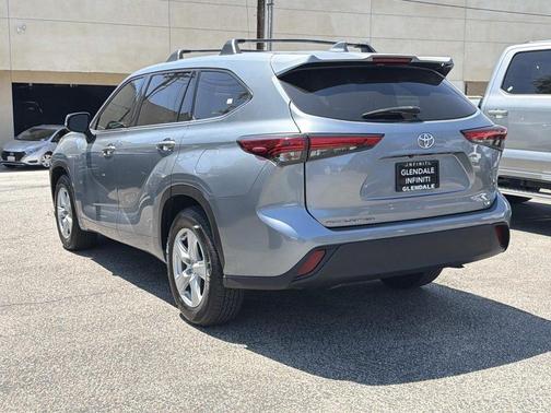 Moon Dust 2021 Toyota Highlander LE