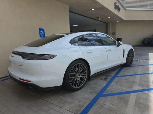 Carrara White Metallic 2023 Porsche Panamera 4 Platinum Edition