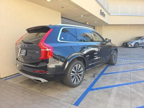 2021 Volvo XC90 T5 Momentum 7 Passenger