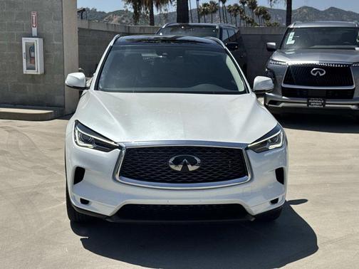 Radiant White 2025 INFINITI QX50 Luxe