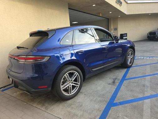 2024 Porsche Macan Base