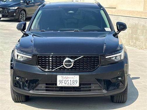 2023 Volvo XC40 B4 Ultimate Dark Theme