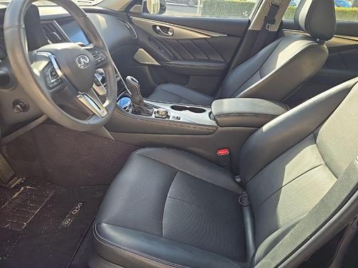 2022 INFINITI Q50 LUXE