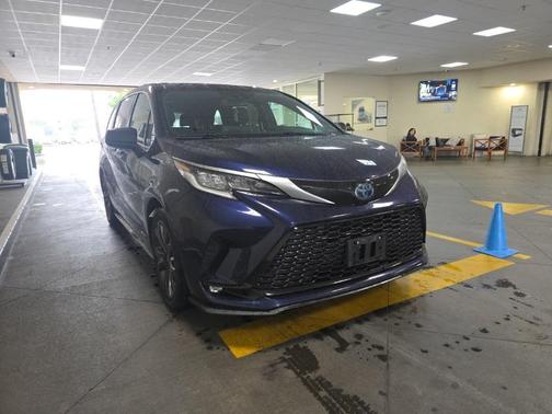 2021 Toyota Sienna XSE 7 Passenger