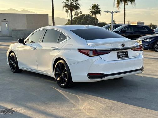 2024 Lexus ES 300h F SPORT Handling