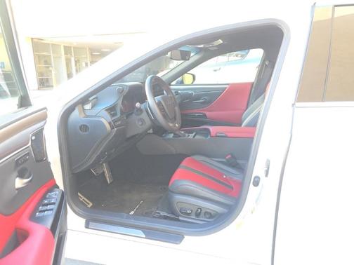 2024 Lexus ES 300h F SPORT Handling