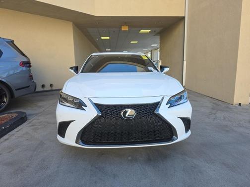 2024 Lexus ES 300h F SPORT Handling