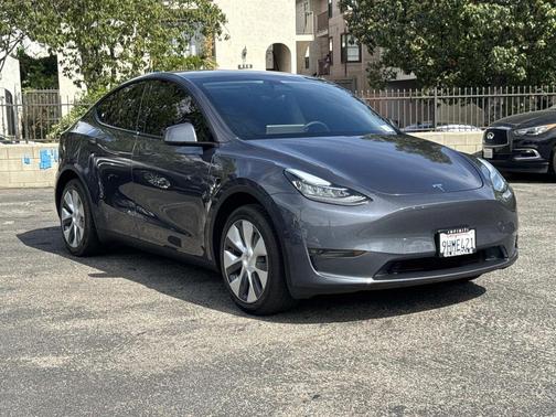 Midnight Silver Metallic 2023 Tesla Model Y Long Range