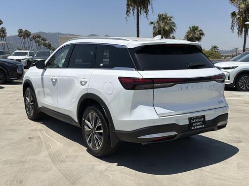 Radiant White 2027 INFINITI QX60 Luxe