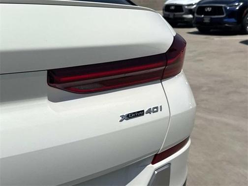2022 BMW X6 xDrive40i