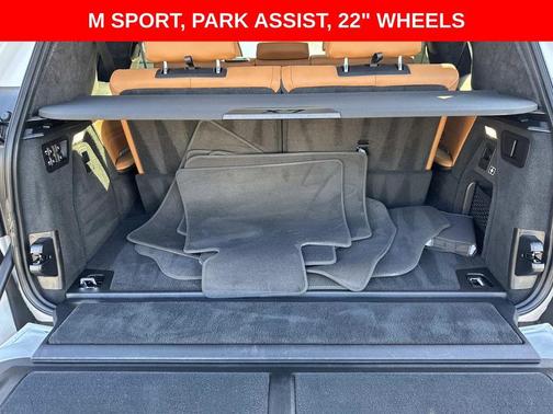 Mineral White Metallic 2023 BMW X7 xDrive40i
