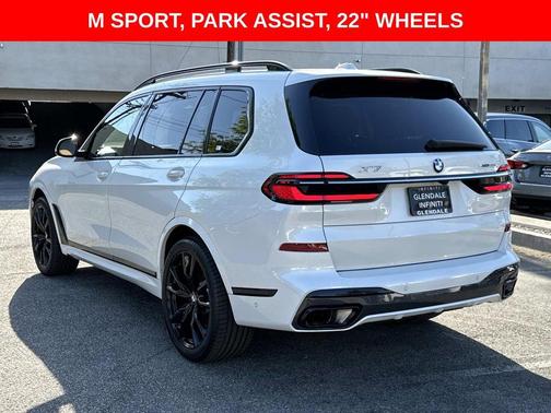 Mineral White Metallic 2023 BMW X7 xDrive40i
