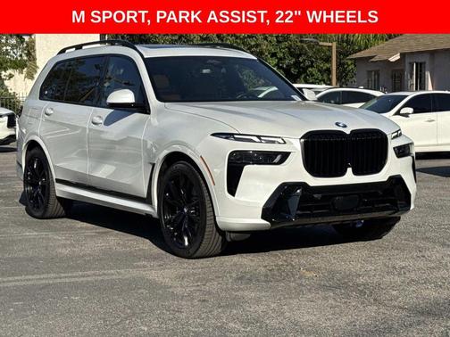 Mineral White Metallic 2023 BMW X7 xDrive40i
