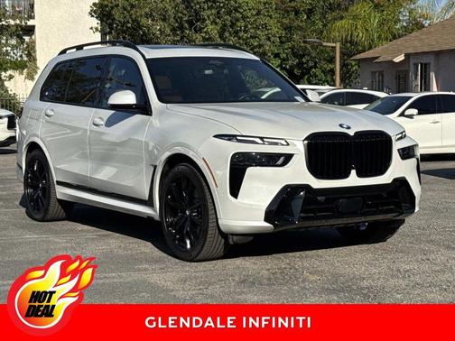 Mineral White Metallic 2023 BMW X7 xDrive40i