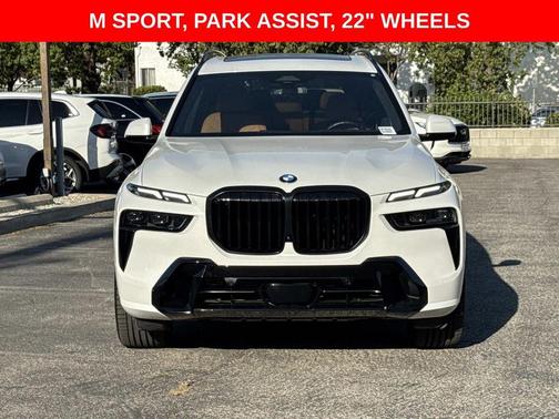 Mineral White Metallic 2023 BMW X7 xDrive40i