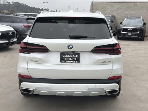 Mineral White Metallic 2024 BMW X5 sDrive40i