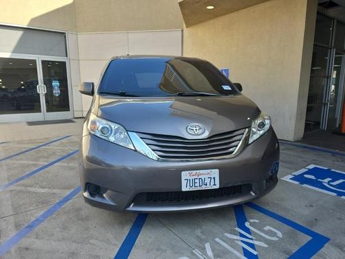 2016 Toyota Sienna LE