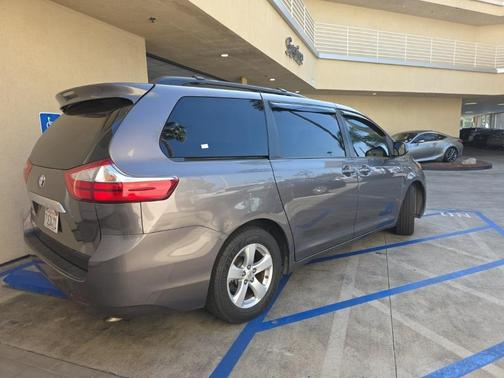 2016 Toyota Sienna LE