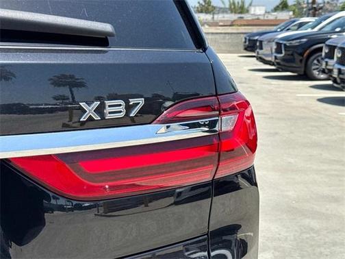 2022 BMW X7 M50i